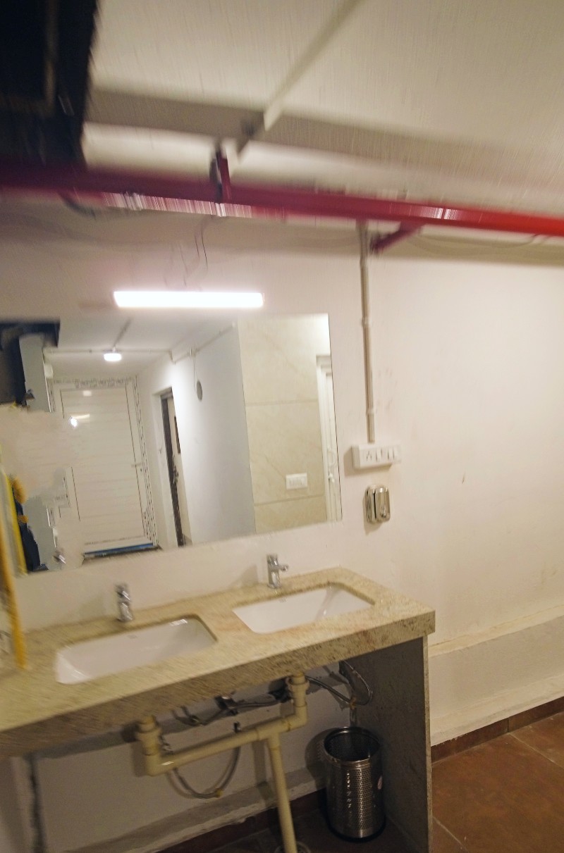 Shared bathroom at Shikha Hostel Jaipur