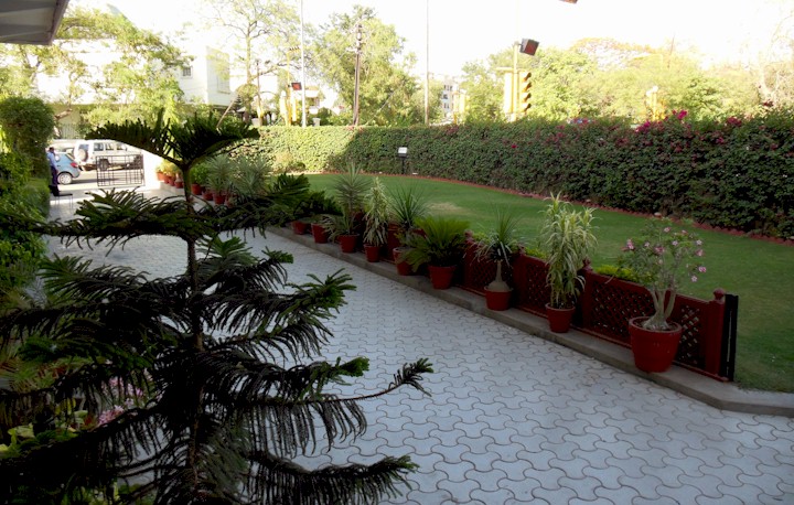 Hotel Private Lawn